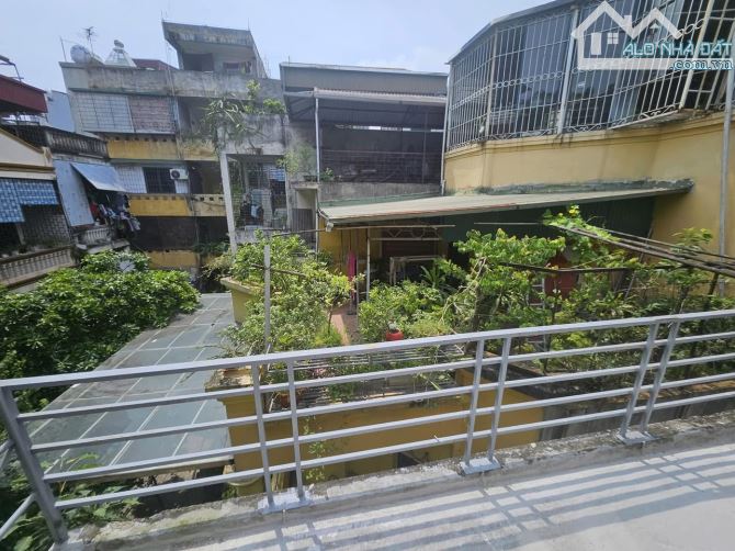tập thể đống đa - vị trí đẹp - nhà thoáng sáng - ô tô đỗ cửa 55m2 chỉ 3.x tỷ - 2