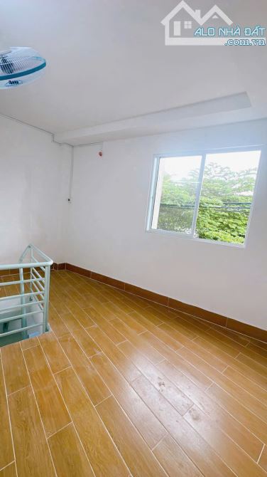 SÁT MẶT TIỀN XE HƠI Q4  NHÀ MỚI NGANG  4.45 DÀI xx hơn 1 tỷ 7 - 2