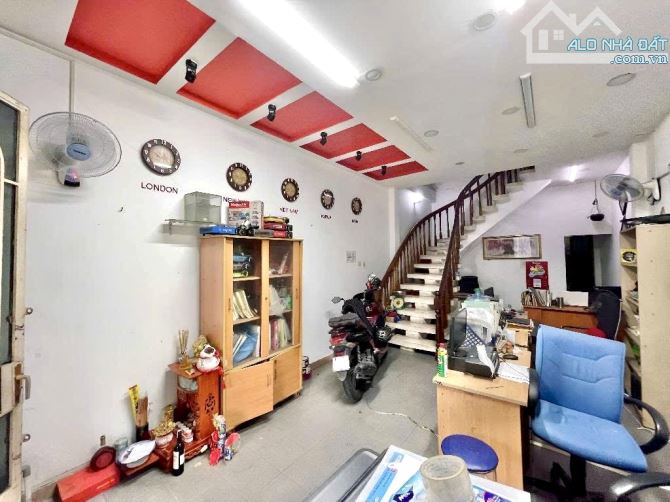 Ngay ngã 5 Gò Vấp, Nhà 2 mặt Hẻm 8M, 3 tầng 3PN - Chỉ hơn 9 tỷ - 2