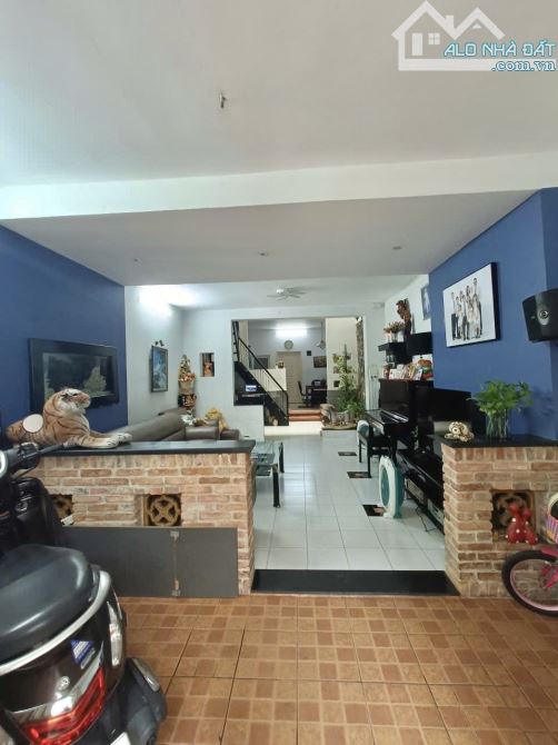 Bán nhà Tân Bình - 84m2 - Hẻm nhựa - ô tô vào nhà - xây mới hoặc sửa - 2