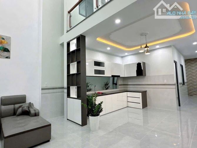 Bán nhanh nhà 1 trệt 1 lửng cách cây xăng chợ Thạnh Phú 200m - Giá chỉ 2 tỷ - 2