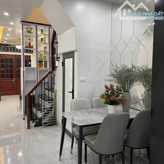 Bán gấp Nguyễn Lương Bằng 30m2, 4T 4 ngủ thoáng, ở ngay hiếm - 2