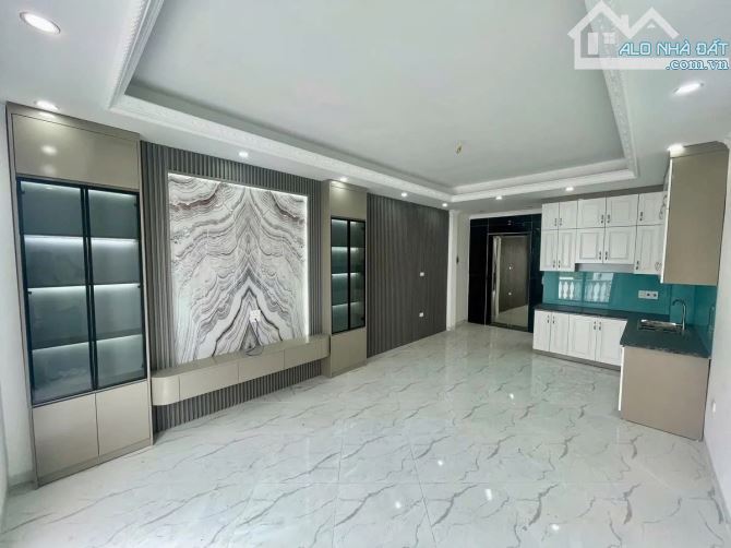 NHÀ ĐẸP MỚI NGÕ Ô TÔ CHÁNH Phố Bát Khối-Long Biên 45m2 X6 tầng X 9.3 TỶ. - 2