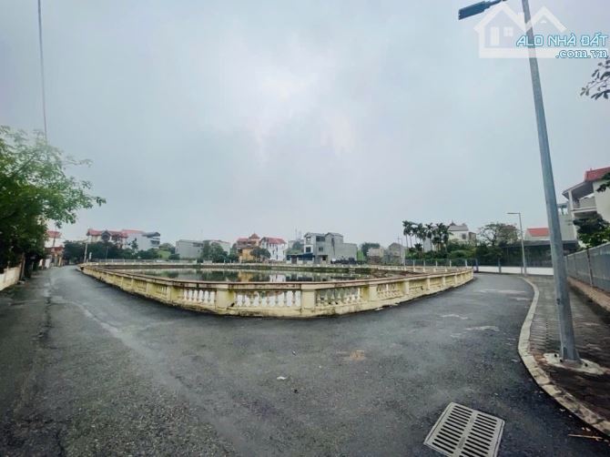 Bán đất Bát Khối , đất đẹp ô tô 16 chỗ đỗ cửa , gần hồ điều hoà - 2