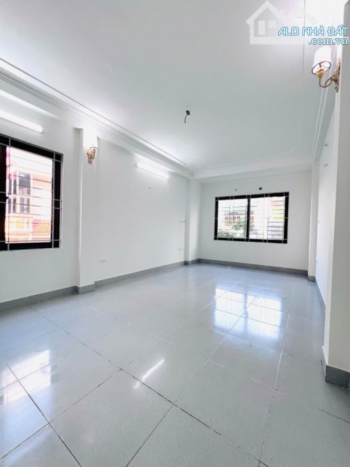 THƯỢNG THANH LONG BIÊN,LÔ GÓC,Ô TÔ VÀO NHA - 2