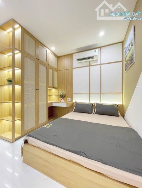 Bán nhà 2 tầng đường Lê Duẩn giá cực rẻ. - 2