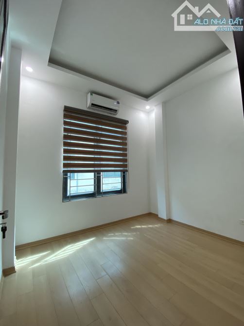 Hiếm, Bán Gấp Ngõ ô tô, gần phố Đại Mỗ, Nội thất đầy đủ 33m2 4 Tầng Giá 6.88 Tỷ - 2