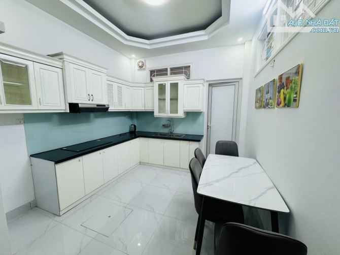 SIÊU PHẨM NHÀ PHỐ QUAN HOA - CG . DT : 47m2 , 4TẦNG(5PN) . MT :3,3m . GIÁ CHỈ: 12,9 Tỷ . - 2