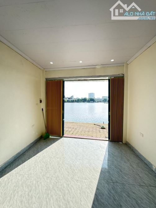 Bán nhà view hồ – Xuân Hồng – ô tô đỗ cửa – 38m² – 2.65 tỷ - 2