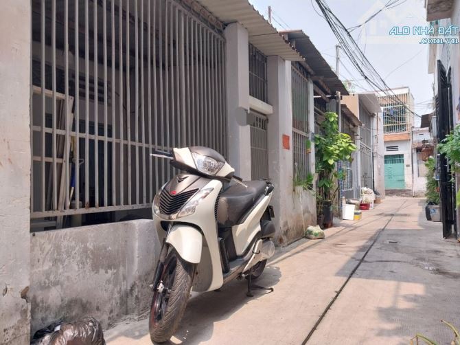 GIẢM SÓC 400tr - còn 3,6 tỷ -HẺM RỘNG - nhà C4 tiện xây mới - 2