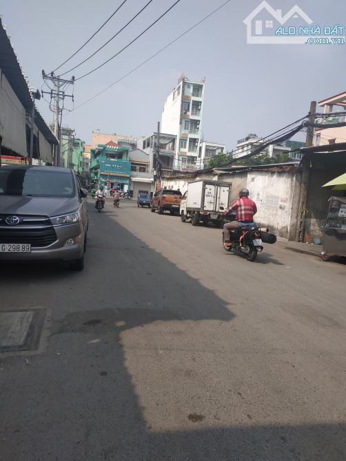 Góc 2MT Bùi Cẩm Hổ - Tân Phú, 22x28m, giá 46 tỷ TL. - 2