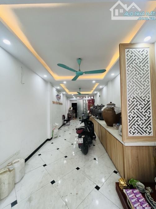 ĐẠI KIM - HOÀNG MAI - MẶT NGÕ THÔNG - Ô TÔ ĐỖ CỬA - 2 THOÁNG TRƯỚC SAU - 51m2 - 2