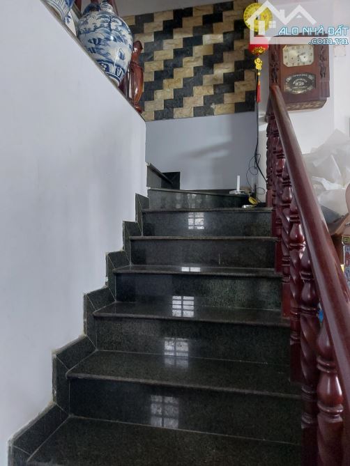 Nhà 3 tầng Mặt tiền đường THẠNH XUÂN 18 phường THẠNH XUÂN Q12 dt 90m2 (4,5mx20m) Đường 10m - 2