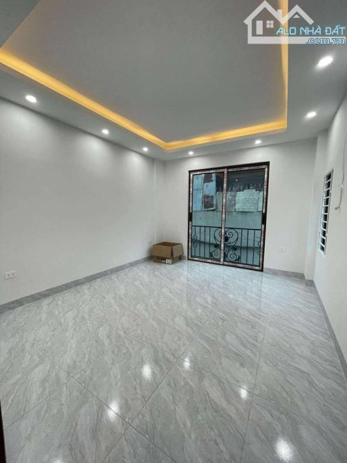 - Bán nhà Trần Cung, 10m ô tô, sát phố, nội thất xịn sò, 37m2, 8.3 tỷ. - 2