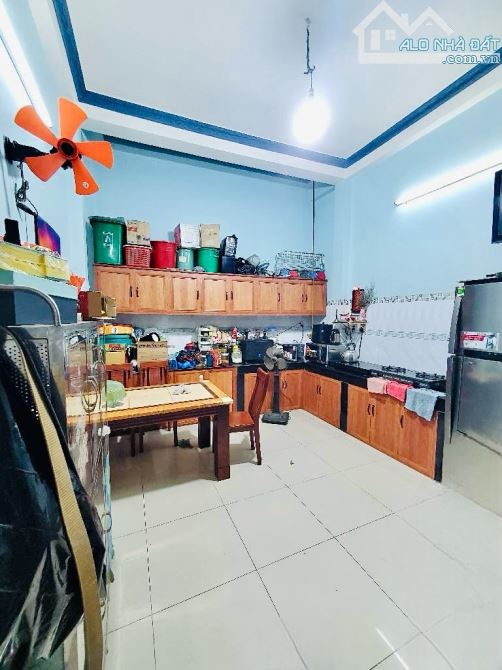 Gần chợ Phú Lâm - Bình Tân giáp Quận 6 - 3 tầng - 4m x 15m - Đường 6m - Khu an ninh - 2