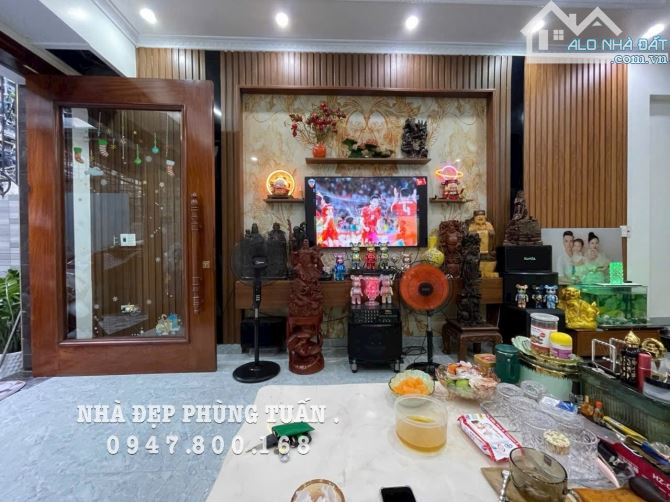 P Tuấn. NHÀ MẶT NGÕ TRẦN NGUYÊN HÃN ••• Diện tích: 75m xây độc lập 4 tầng sân cổng - 2