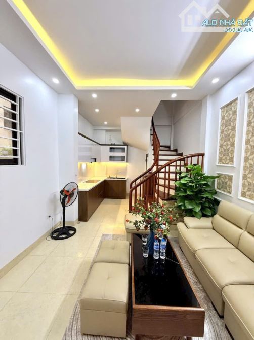 GIÁ TỐT NGỖ 111 SỐ 22 PHỐ QUAN HOA 35 M2 X 5 TẦNG KINH DOANH CÁCH PHỐ 20M SỔ ĐỎ - 2