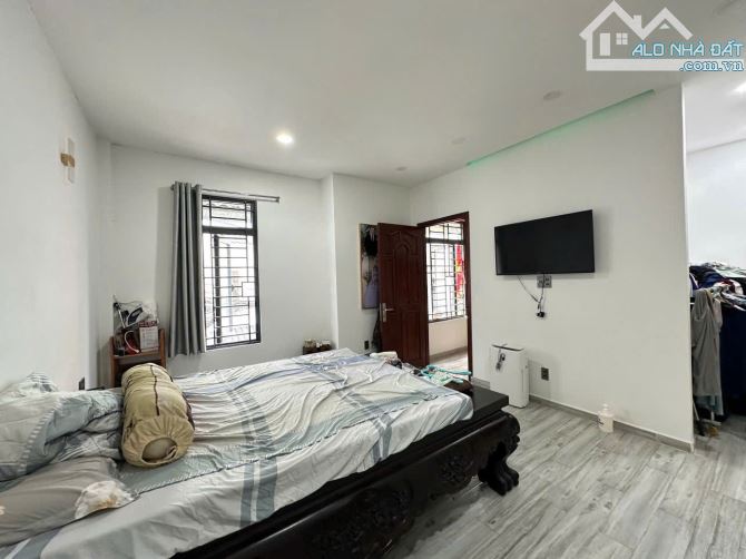 NỢ NGÂN HÀNG  BÁN GẤP MT NGUYỄN CHÍ THANH.P15-Q5.DT:4X15M,7 TẦNG THANG MÁY, GIÁ 21 TỶ - 2