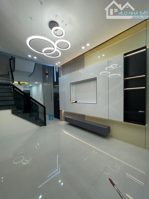 Bán nhà mặt tiền Hoàng Hoa Thám mới 100%. 70m2 giá 3tỷ5 - 2
