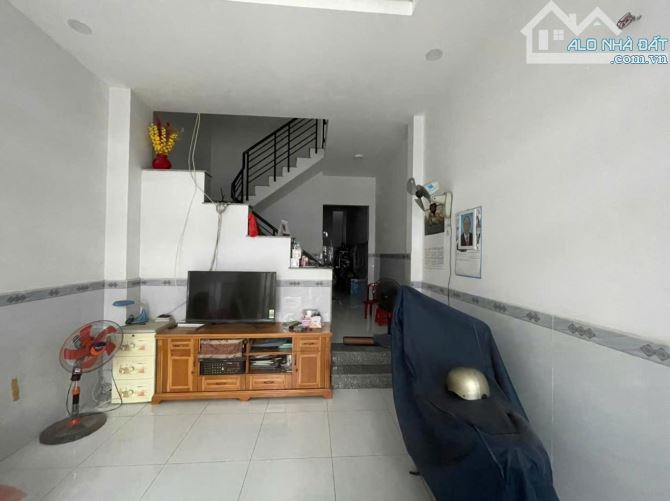Phạm Thế Hiển, P3, Q8. DT 3,7 x 15, hậu 4m. Giá 5,5 tỷ TL.  Mô tả:- Vị trí: hẻm thông - 2