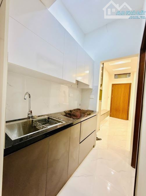 Chủ nhà nhờ bán căn - Hoàng Quốc Việt - DT:70m2 - Nhà đẹp - 2 mặt thoáng. - 2