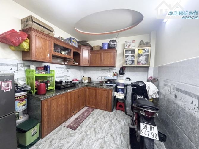 BÌNH TÂN-HƯƠNG LỘ 2-DTs 140M2-4TẦNG-4PN-HXH 6M THÔNG -OTO ĐỖ CỬA-GIÁP TÂN PHÚ-CHỈ 4.X TỶ - 2