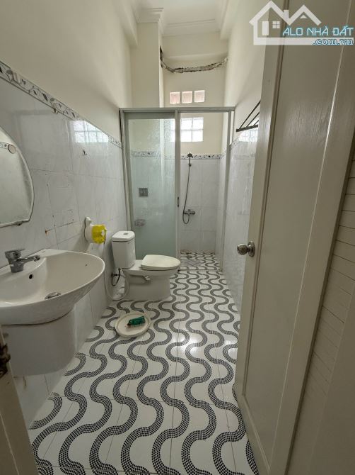 Cho thuê nhà 2 lầu 5 phòng ngủ gần sân vận động cần thơ giá 8 triệu - 2
