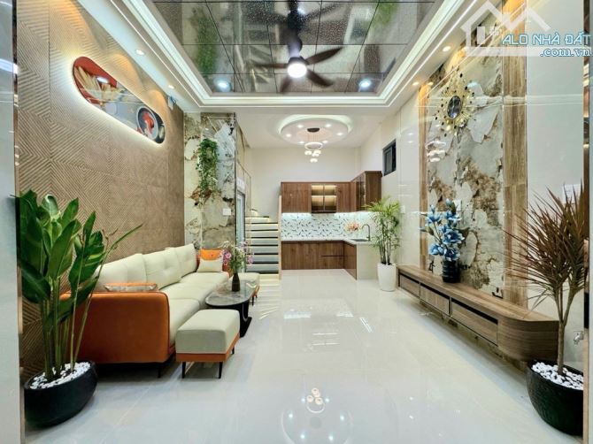 NHÀ ĐẸP LUNG LINH - 3 TẦNG - 4PN - NGAY TRUNG TÂM Q6 - PHƯỜNG 8 - GIÁ NHỈNH 4 TỈ - 2
