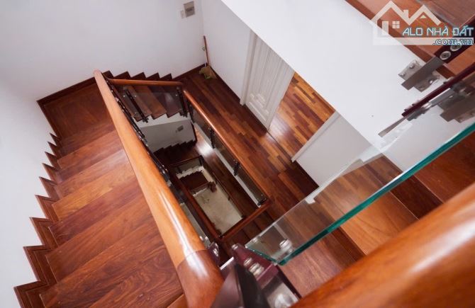 Bán villa mặt tiền khu biệt thự SaiGon Pearl - 147m2 - 5 tầng - siêu sịn - 2
