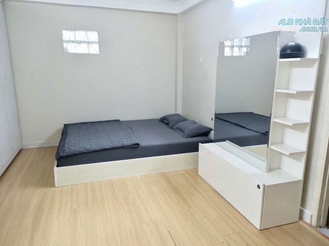 QUẬN 10 – HẺM XE HƠI NGỦ TRONG NHÀ – 64M² NGANG 4,6 – 4 TẦNG – 10PN CHDV – THU  600Tr/Năm - 2
