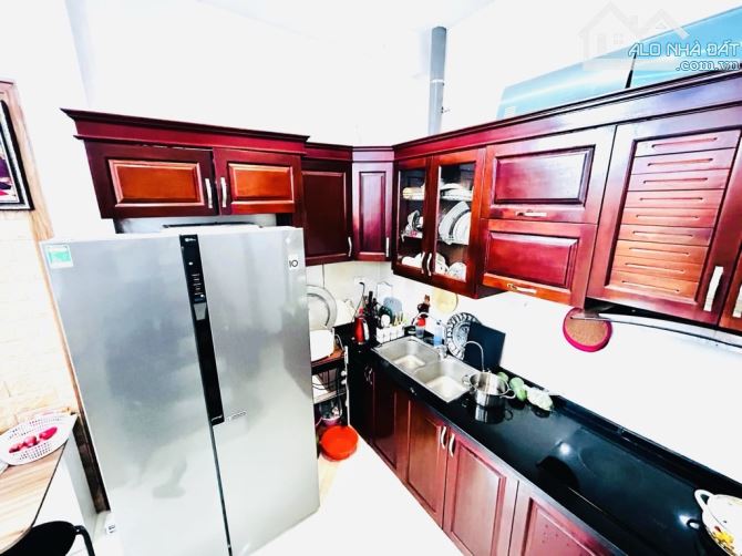 Bán nhà Nguyễn Khoái 35m² x 5 tầng giá 6,88 tỷ ngõ thông cách ô tô 10m - 2