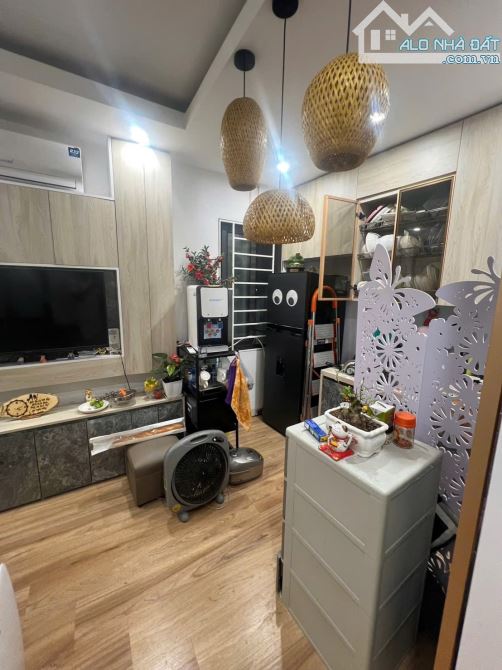 BÁN CĂN HỘ CCMN PHỐ HÀO NAM - ĐỐNG ĐA - NGÕ RỘNG CÁCH PHỐ CHỈ 50m   50m, 2 ngủ, full đồ, c - 2