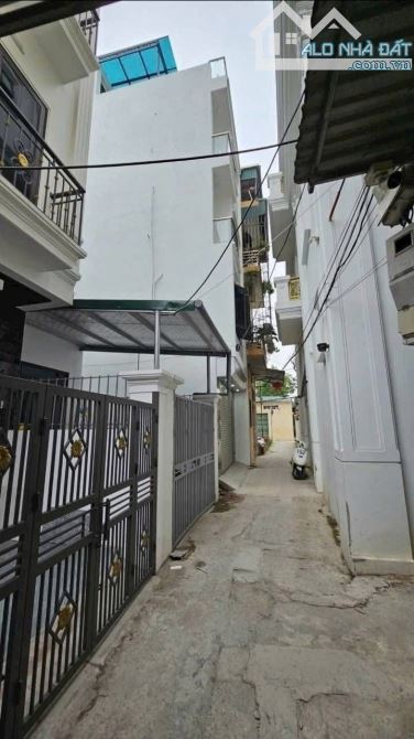 HƠN 4 TỶ SỞ HỮU NGAY CĂN NHÀ 3 TẦNG 65M2 - SÂN CỬA ĐỘC LẬP - Ô TÔ ĐỖ GẦN NGAY ĐH THÀNH ĐÔ - 2