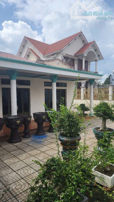 BÁN GẤP NHÀ Hiệp Phước Nhơn Trạch khu đông đúc,giá rẻ 3,6ty/550m, THU NHẬP TỐT. SỔ RIÊNG - 2