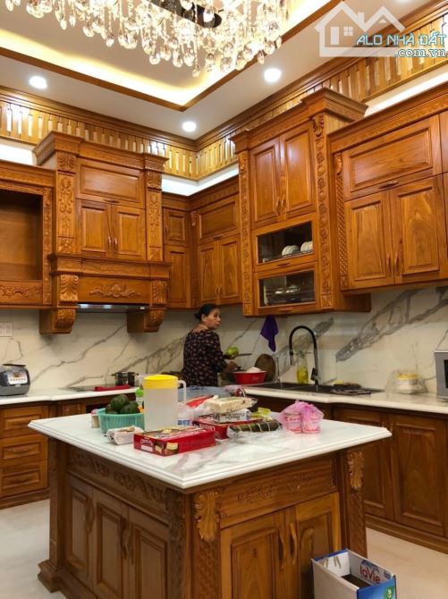 Hiếm - Biệt Thự lô B đường Trường Sơn DT: 7.5 x 20m, hầm 3 tầng giá 42.9 tỷ - 2