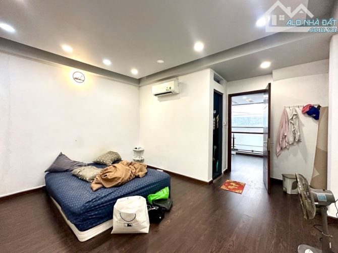 NHÀ ĐẸP TÂN PHÚ GIÁP TÂN BÌNH- NGANG 4.5Mx13M - 3 LẦU - NHÀ MỚI ĐẸP NHỈNH 6 TỶ. - 2
