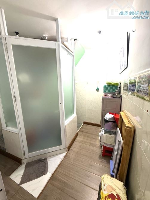 Bán nhà CMT8 Q.3, mặt tiền rộng mênh mông, chỉ 3.x tỷ - 2