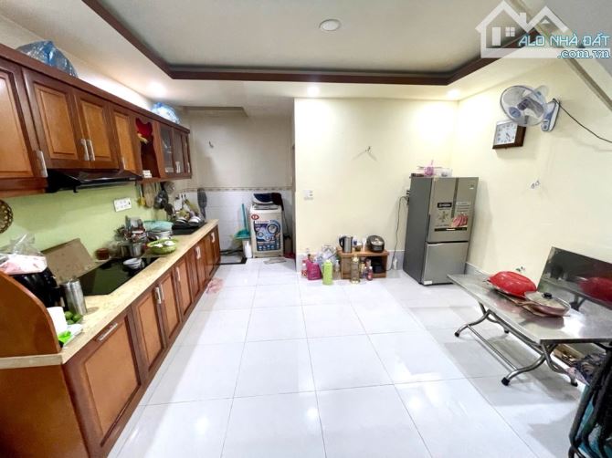 🌹NHÀ ĐẸP TÂN PHÚ - LÔ GÓC 2 MẶT TIỀN 60m2 - HẺM XE HƠI - NGANG 4.6M - 5LẦU - NHỈNH 6 TỶ. - 2
