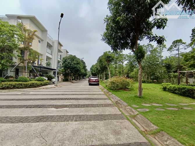 Bán Gấp Biệt Thự Lk Thạch Bàn 144m2-hơn 27 tỷ-FULL NỘI THẤT-chỉ 190/M2-VỊ TRÍ ĐẸP-GIÁ TỐT- - 2