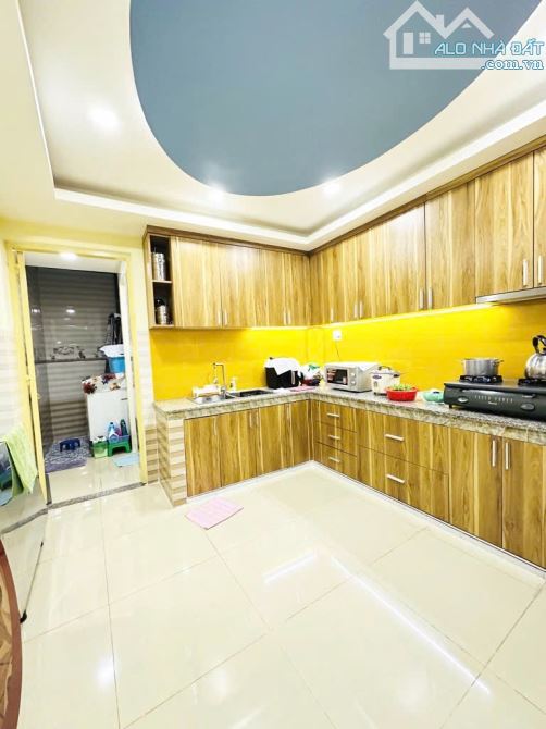 🔥 NƠI NÓNG NHẤT🔥PHÚ NHUẬN LÚC NÀY 💥 👉 HẺM XE HƠI - 70m² - 3 TẦNG - NHỈNH 7 TỶ❗ 🏡 NHÀ - 2