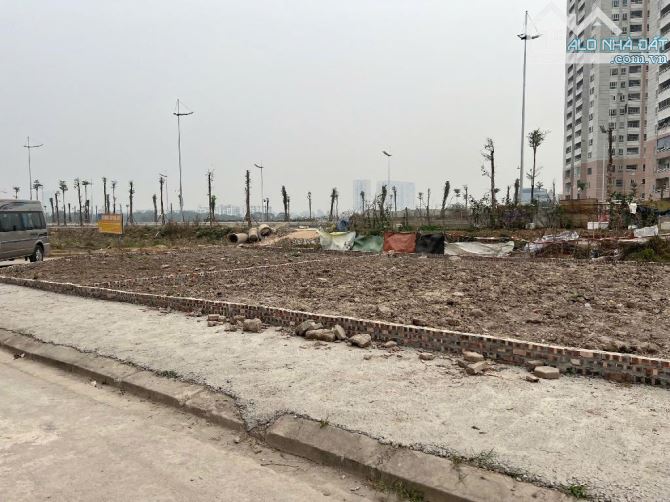 BÁN ĐẤT SÁT VÀNH ĐAI 3.5 giao trịnh văn bô , khu phân lô dt 110m2 lô góc - 2