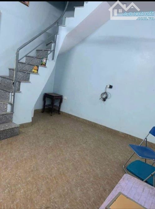 Cho thuê nhà ngõ 127 Hào Nam, Ô Chợ Dừa, Đống Đa. Dt 40m x 3 tầng, giá 9tr - 2