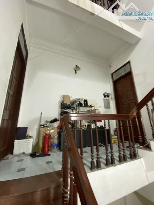 HOÀNG QUỐC VIỆT 70M² 5 TẦNG – PHÂN LÔ – VỈA HÈ – Ô TÔ 16 CHỖ – THU 30TR/THÁNG – 32 TỶ - 3