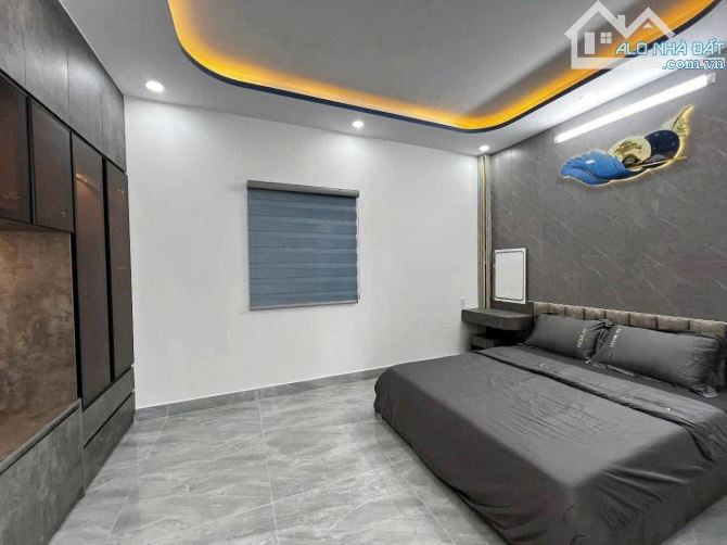 BÁN NHÀ XÂY MỚI 100% - SỔ HỒNG RIÊNG- GIÁP QUẬN 7 CHỈ 1KM - 3