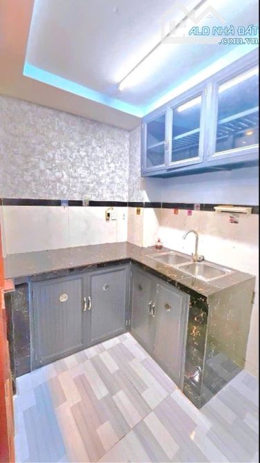 CHỈ 5.2 TỶ NHÀ 5 TẦNG KHU 20 THƯỚC - QUẬN 4, KO LO GIẢI TỎA - 3