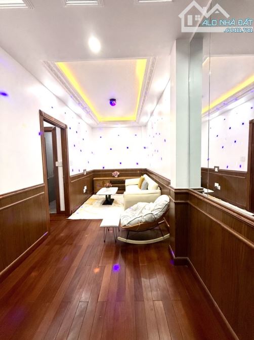 Bán Nhà Phố Ngang 9m, 3 Tầng, Gara Ô Tô, Full Nội Thất Gỗ, Gần Phú Mỹ Hưng - 3