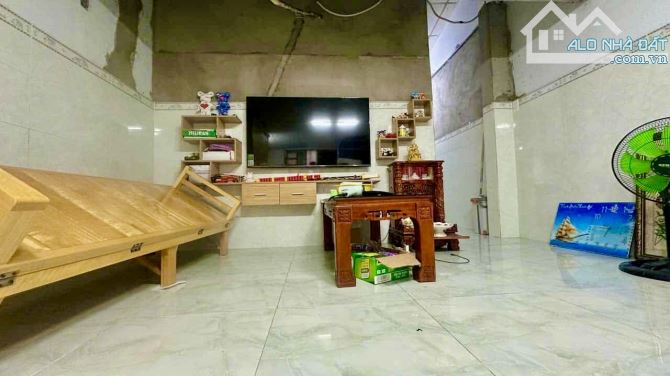 Bán Đất tặng nhà 63m2, gần Đỗ Xuân Hợp, Phước Long B - 3
