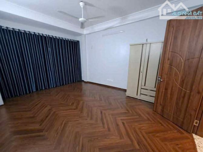 CHO THUÊ NHÀ NGUYÊN CĂN PHỐ NGUYỄN VĂN CỪ - BỒ ĐỀ - Ô TÔ ĐỖ GẦN - 4PN - NỘI THẤT CƠ BẢN - - 3