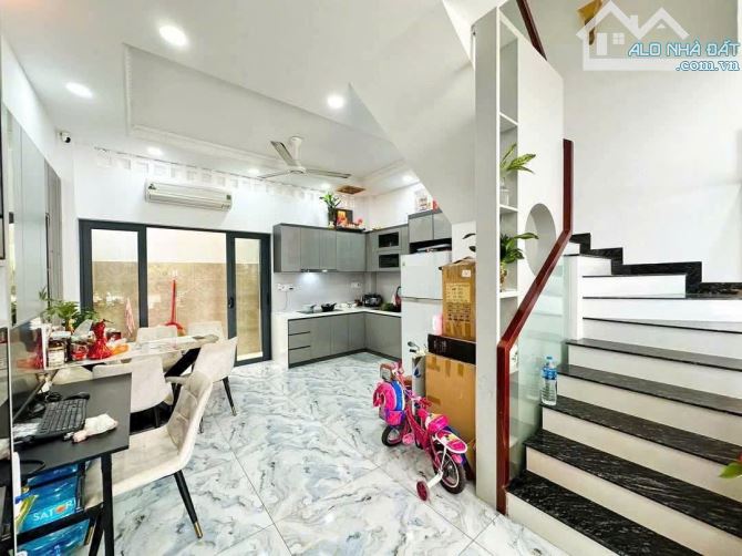 Cần bán nhanh nhà hẻm 6m Đào Tông Nguyên, NB, Dt 5x10m, 3 lầu, ST. Giá 6,15 tỷ - 3