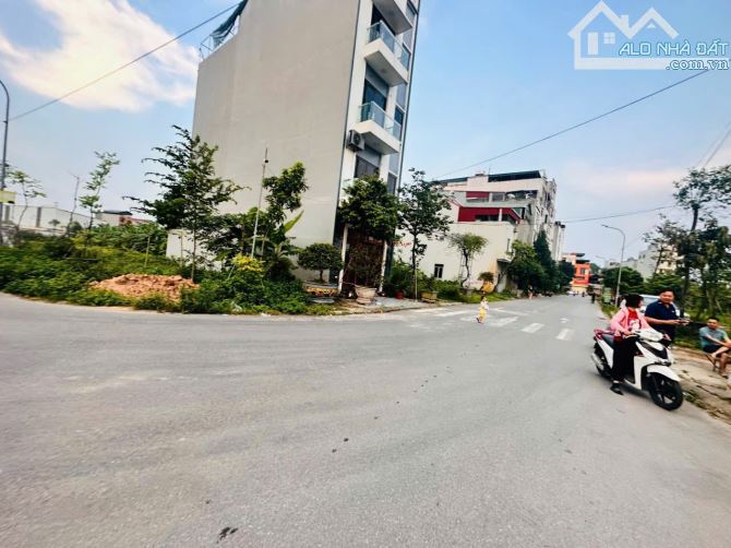 Bán lô góc Trung Hòa Tân Hồng Từ Sơn dt 129.7m2 mt 9.88m hướng ĐN và TN giá 7 tỷ - 3